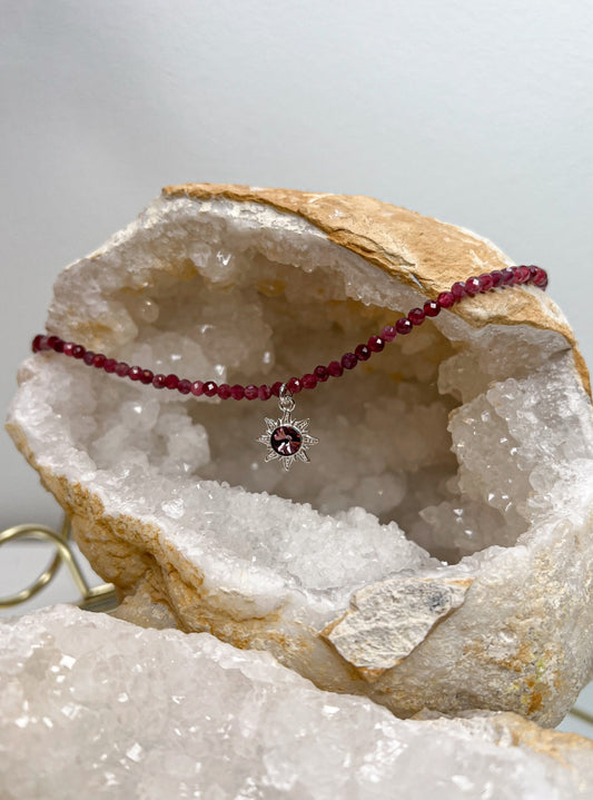 Raudonojo Turmalino (Rubelito) vėrinys su saulute, 3mm