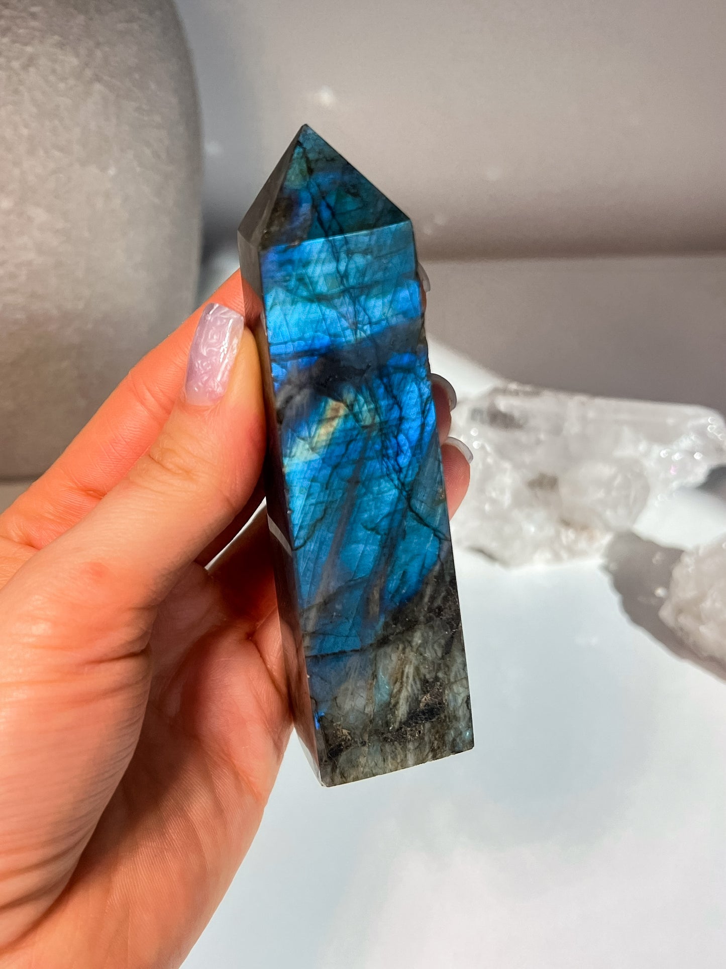 Labradorito bokštelis