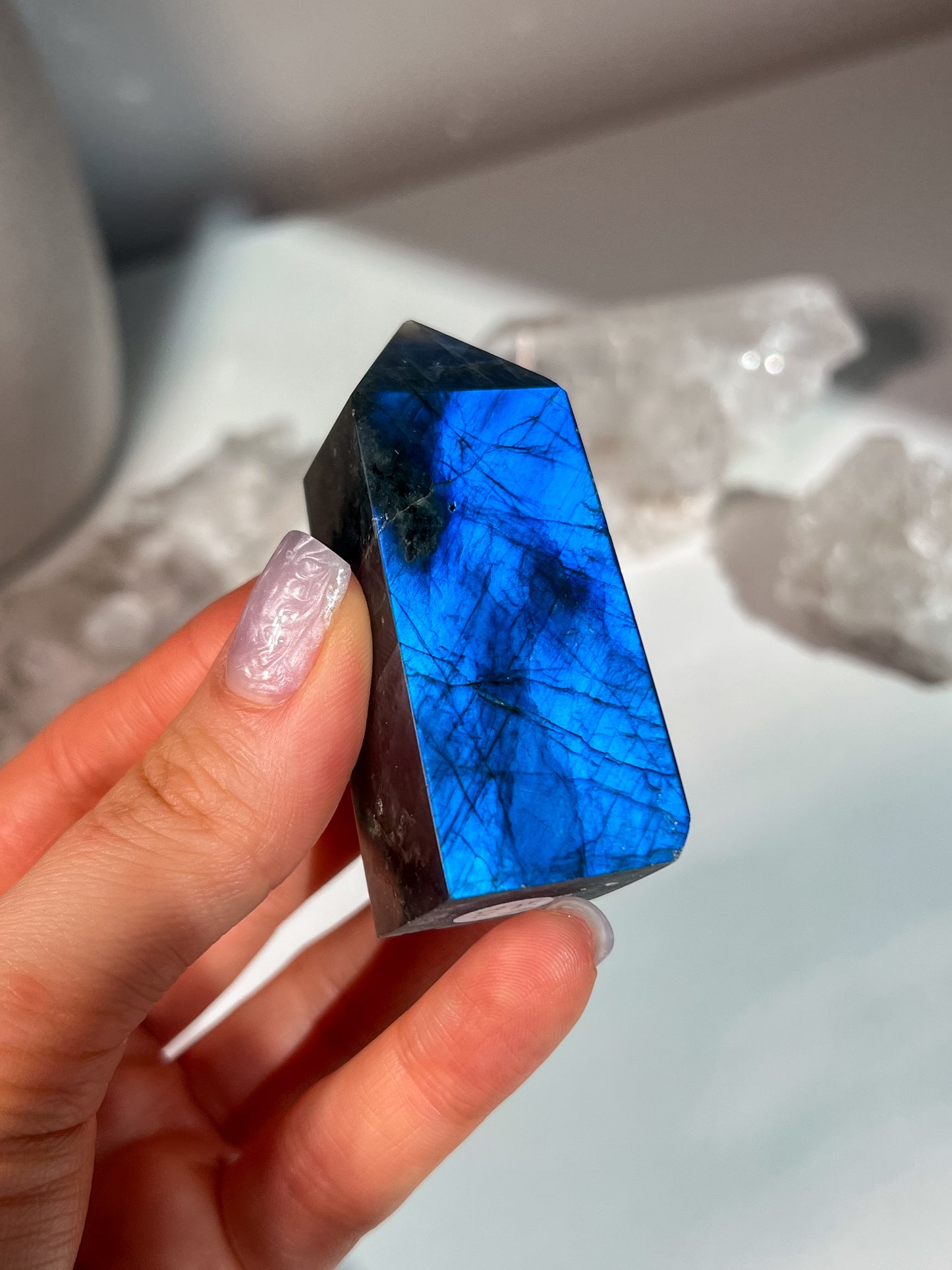 Labradorito bokštelis